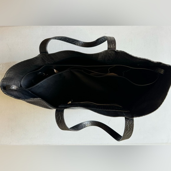 Cuyana Classic Structured Leather Tote Croc Embossed Black - Picture 16 of 17